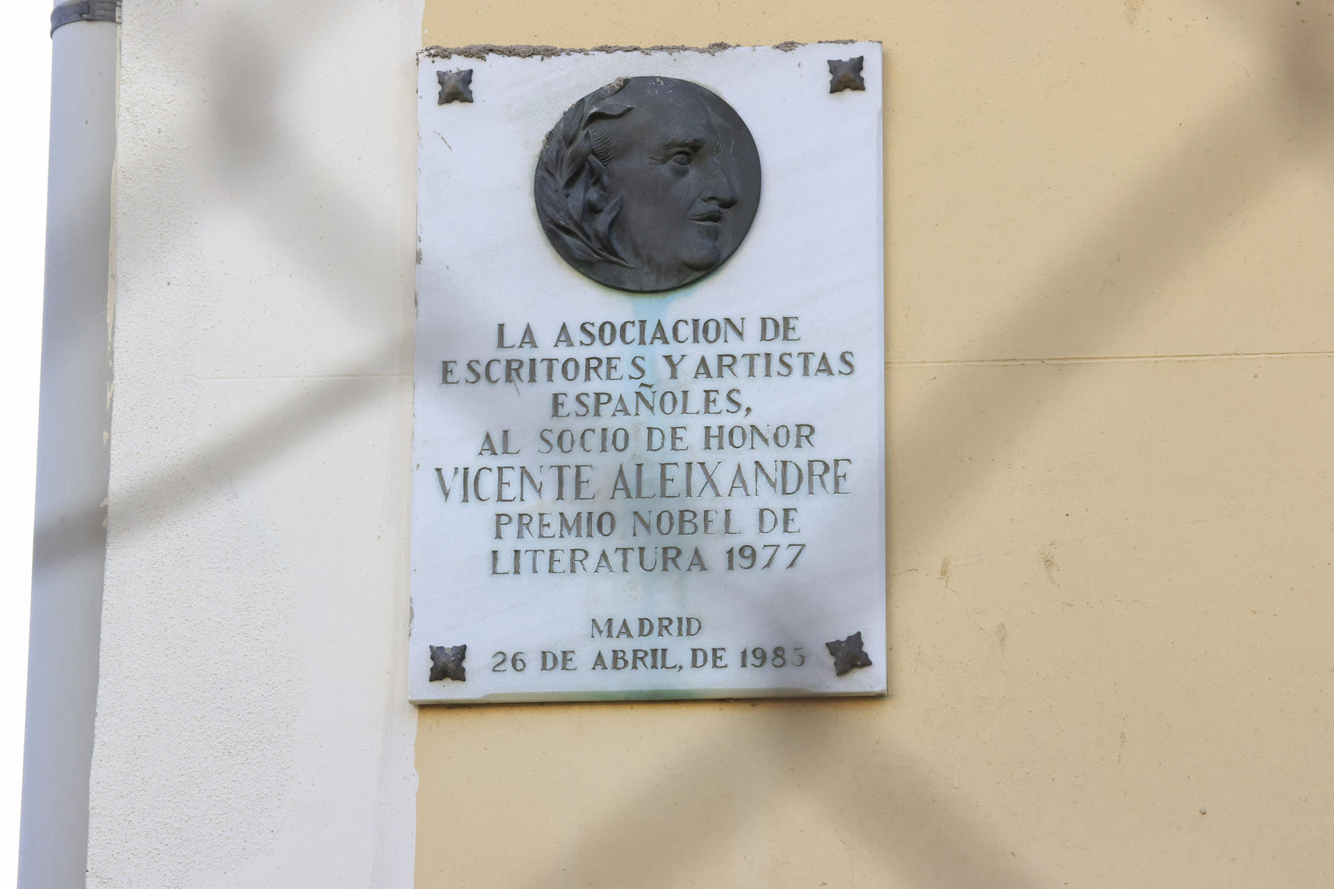 Exterior de la casa donde vivió el premio Nobel de Literatura Vicente Aleixandre en Madrid. EFE/ Zipi Aragon