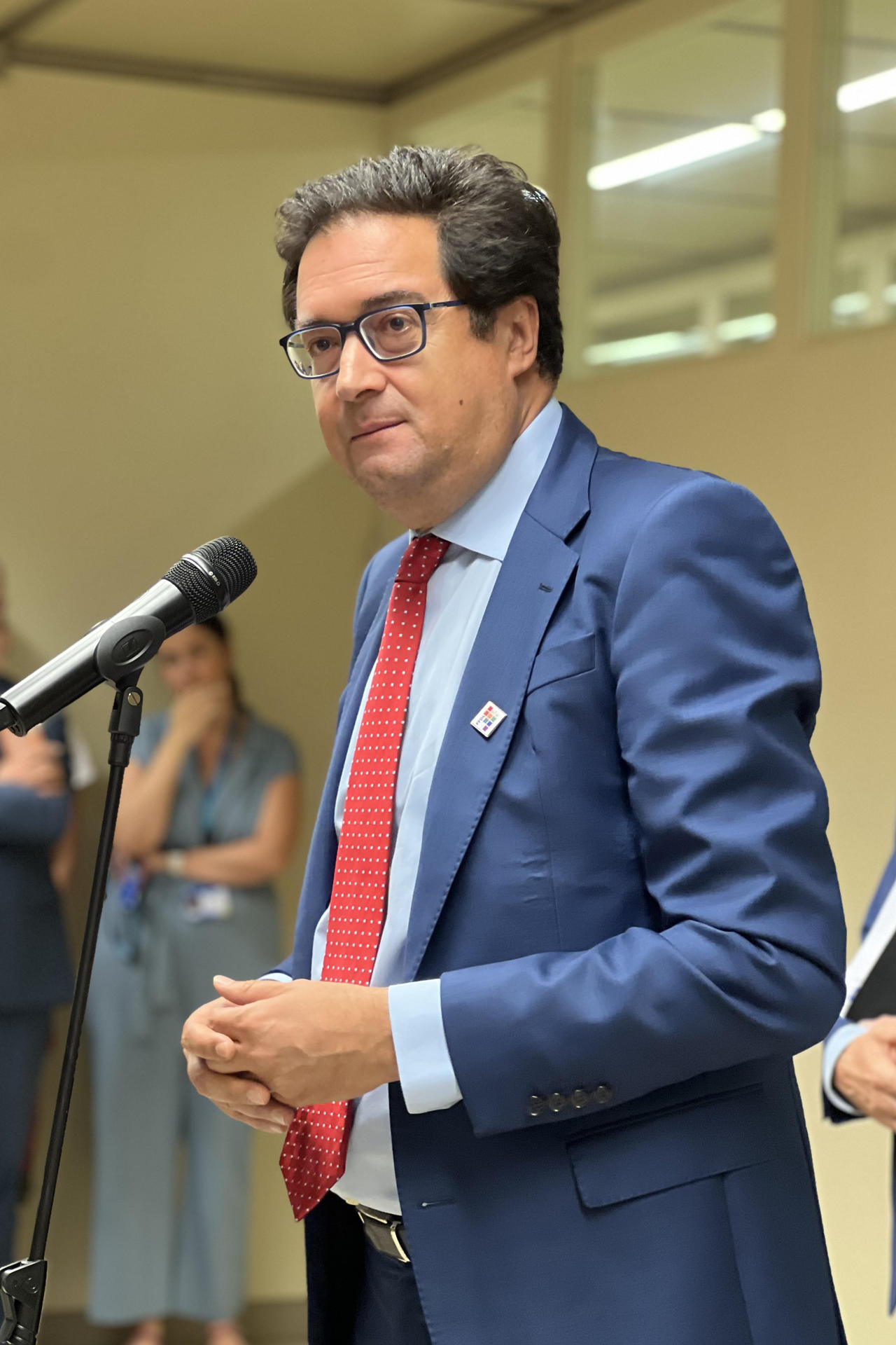 El ministro para la Transformación Digital y de la Función Pública, Óscar López, atiende a la prensa este miércoles en Sevilla. EFE/ Roberto Ruiz Oliva

