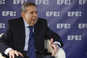 Fotografía de archivo del líder opositor venezolano Edmundo González Urrutia, durante una entrevista con EFE, en Madrid (España). EFE/Chema Moya