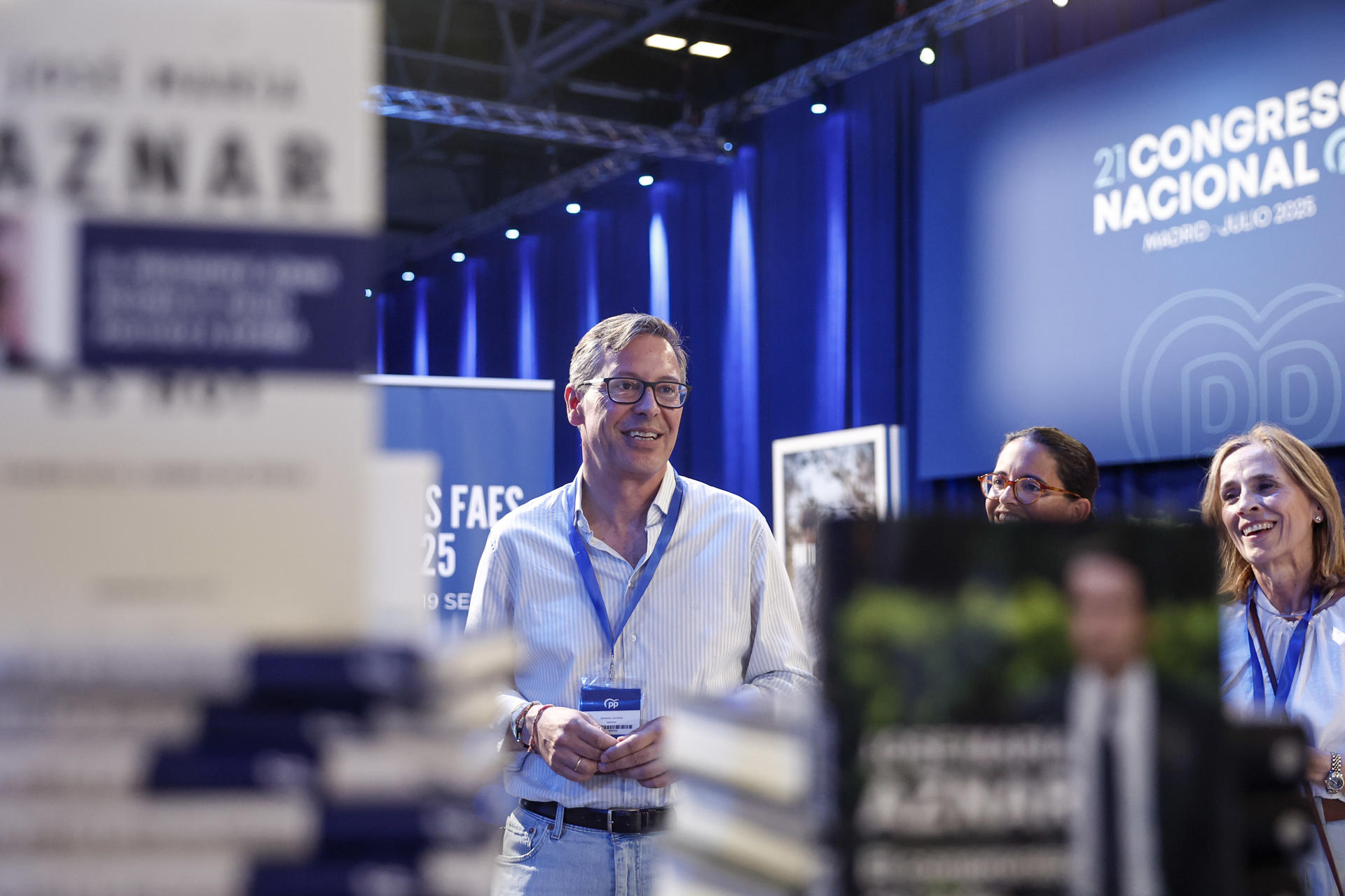 El presidente de la Comisión Organizadora del XXI Congreso Nacional del Partido Popular, Alfonso Serrano, visita las instalaciones del recinto ferial Ifema de Madrid, donde desde esta tarde y hasta el próximo domingo 6 de julio, se celebrará el Congreso de la formación. EFE/ Sergio Perez