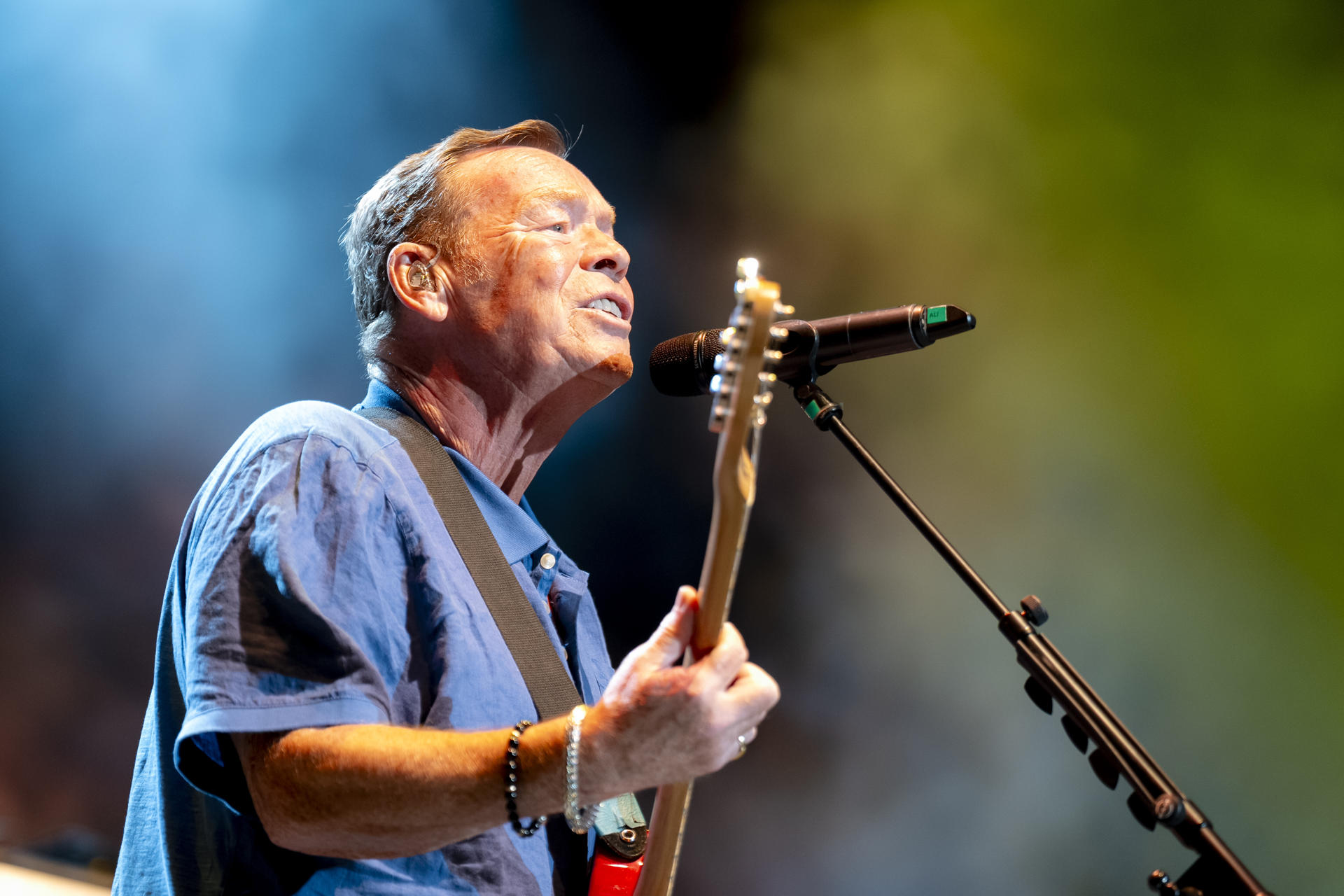 El cantante de la banda británica UB40, Ali Campbell, durante su actuación hoy sábado en el festival de Cap Roig que se celebra en la localidad gerundense de Palafrugell. EFE/David Borrat.
