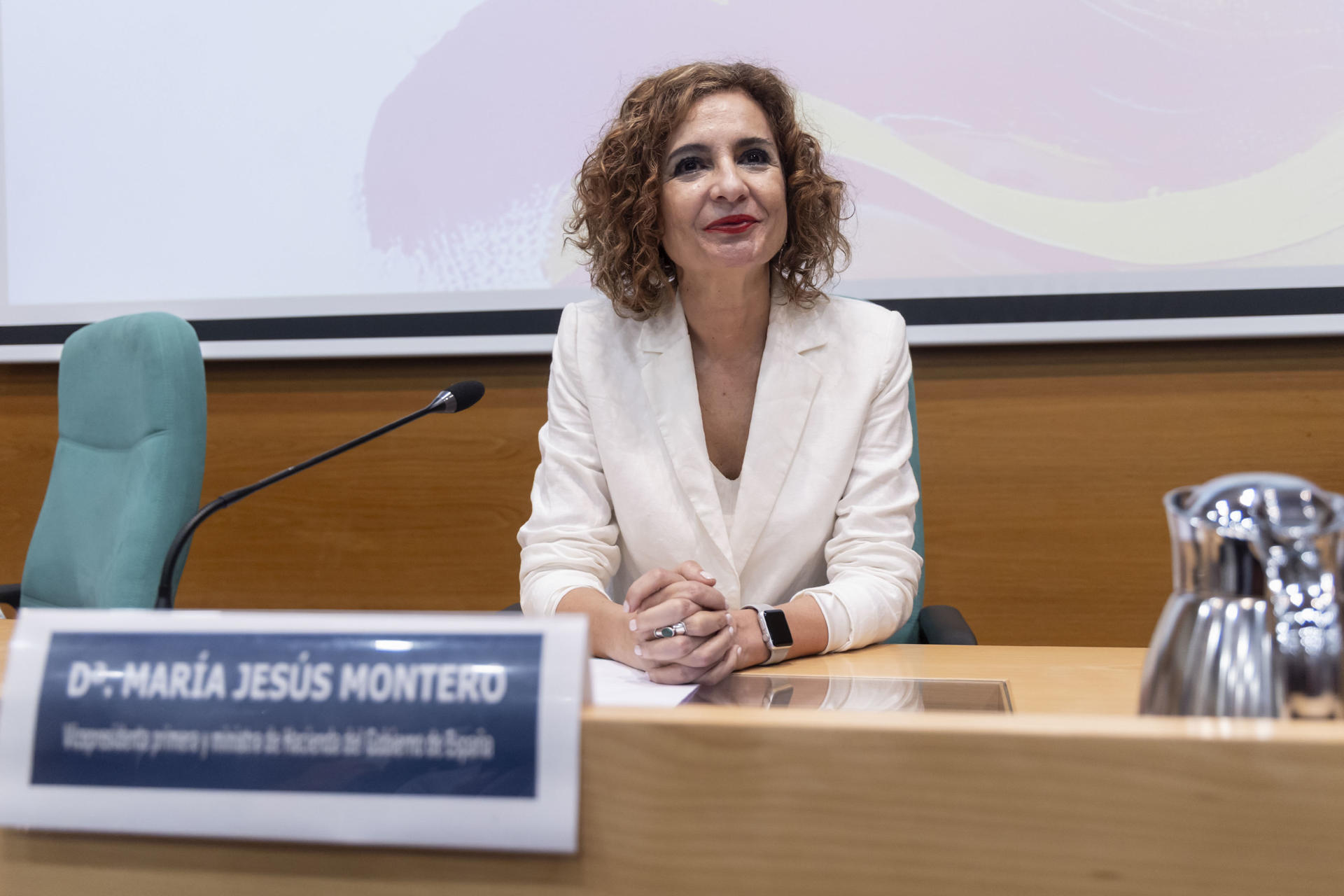 MÁLAGA, 17/07/2025.- La vicepresidenta primera del Gobierno y ministra de Hacienda, María Jesús Montero, imparte la conferencia "Políticas económicas que transforman. Hechos frente a dogmas", durante los cursos de verano de la Universidad de Málaga (UMA). EFE/Daniel Pérez