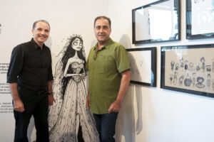 El estudio de animación Grangel, fundado en Barcelona hace 40 años, ha presentado este martes en Casa Seat de Barcelona la exposición Creando Personajes de Cine, en la que se muestran obras y dibujos para unas 30 producciones diseñadas para directores y productores como Tim Burton, Guillermo del Toro, Steven Spielberg, Ridley Scott o Jeffrey Katzenberg. En la imagen, Carles y Jordi Grangel de Grangel Studios, posan para los medios durante la presentación de la exposición.EFE/ Enric Fontcuberta