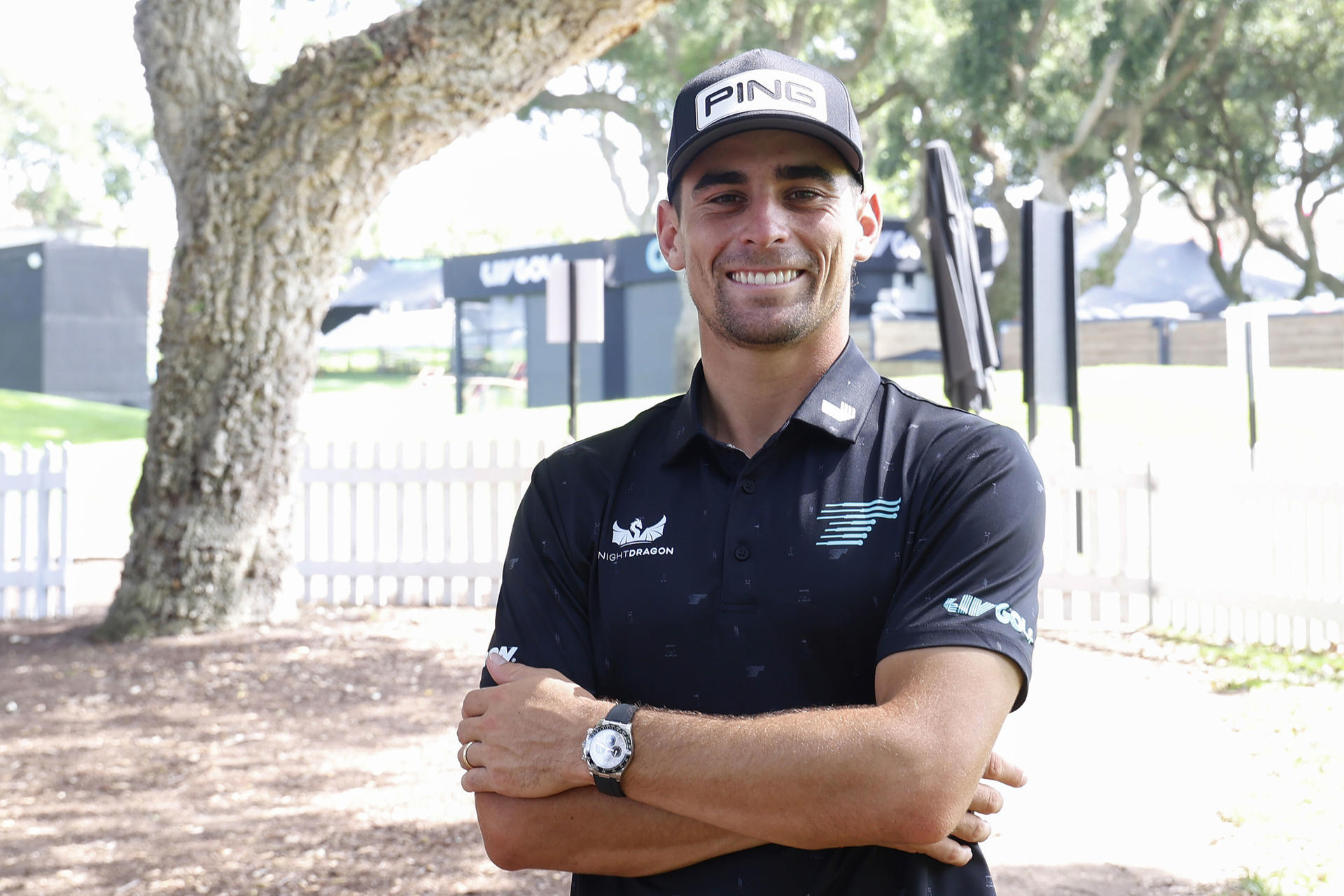 El golfista chileno Joaquín Niemann afronta desde este jueves su sexta participación en el Abierto Británico convencido de que si despliega su mejor juego, el que le tiene como líder del LIV, el circuito saudí, tiene "muchas 'chances' (opciones) de ganar" y ser el primero de su país en ganar un torneo grande. -EFE/A.Carrasco Ragel