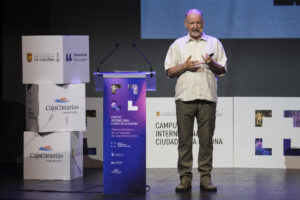 El neurocientífico Rafael Yuste participa este jueves en el acto de clausura de la primera edición del campus Internacional Ciudad de La Laguna, organizado por la Universidad de La Laguna (ULL). EFE/Alberto Valdés