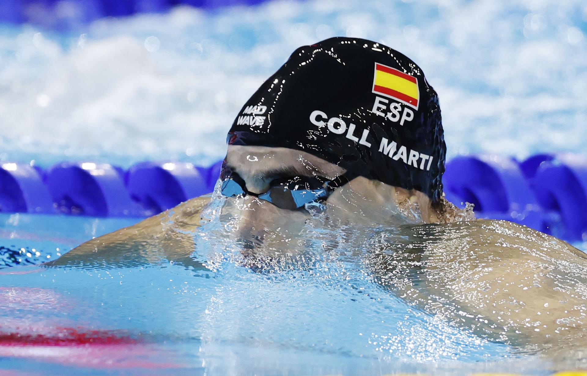 El nadador español Carles Coll Marti compite en las semifinales de los 200 metros estilo braza en los Campeonatos Mundiales de Natación Singapur 2025. EFE/EPA/RUNGROJ YONGRIT
