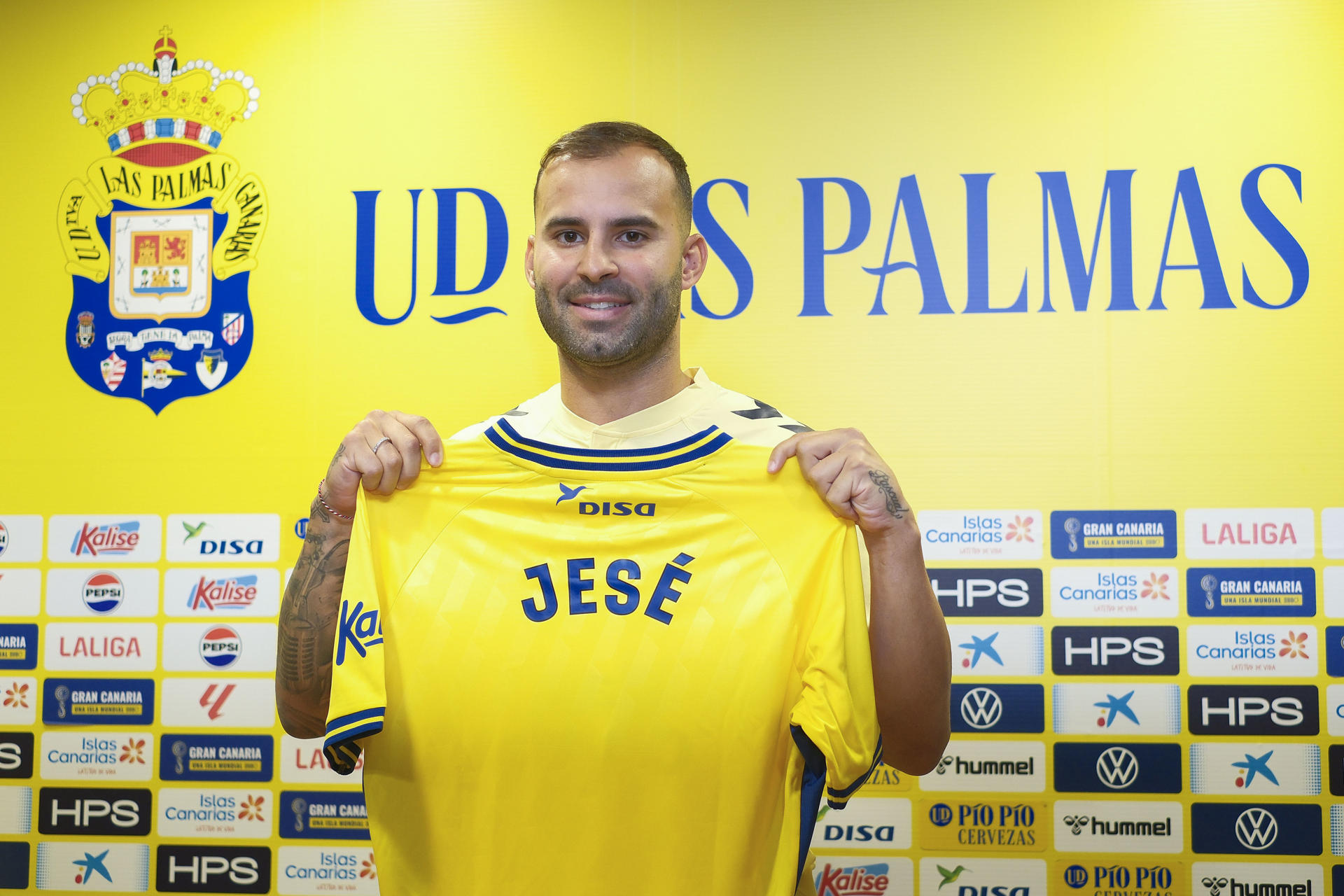 La Unión Deportiva Las Palmas presenta este sábado al exdelantero del Real Madrid y el París Saint Germain Jesé Rodríguez, que regresa a su isla natal para abrir una tercera etapa en el club. EFE/ Ángel Medina G.