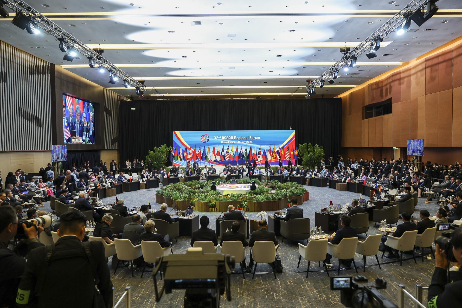 KUALA LUMPUR (Malaysia), 11/07/2025.- A general view of the 32nd Association of Southeast Asian Nations (ASEAN) Regional Forum at the 58th Association of Southeast Asian Nations (ASEAN) Foreign Ministers’ Meetings in Kuala Lumpur, Malaysia, 11 July 2025. (Malasia) EFE/EPA/FAZRY ISMAIL