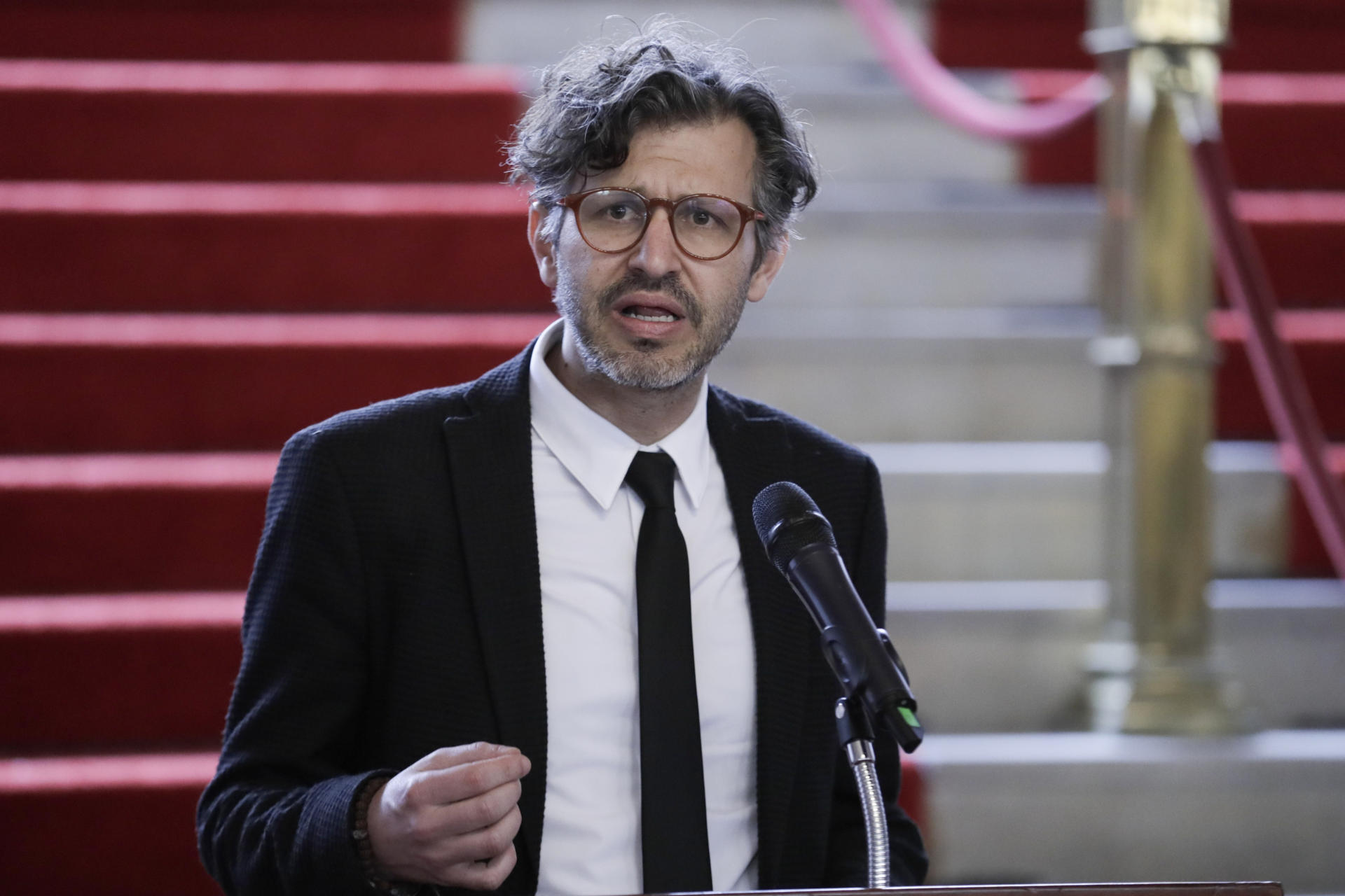 El viceministro de Asuntos Multilaterales de Colombia, Mauricio Jaramillo Jassir, habla durante una rueda de prensa este lunes, en Bogotá (Colombia). EFE/ Carlos Ortega