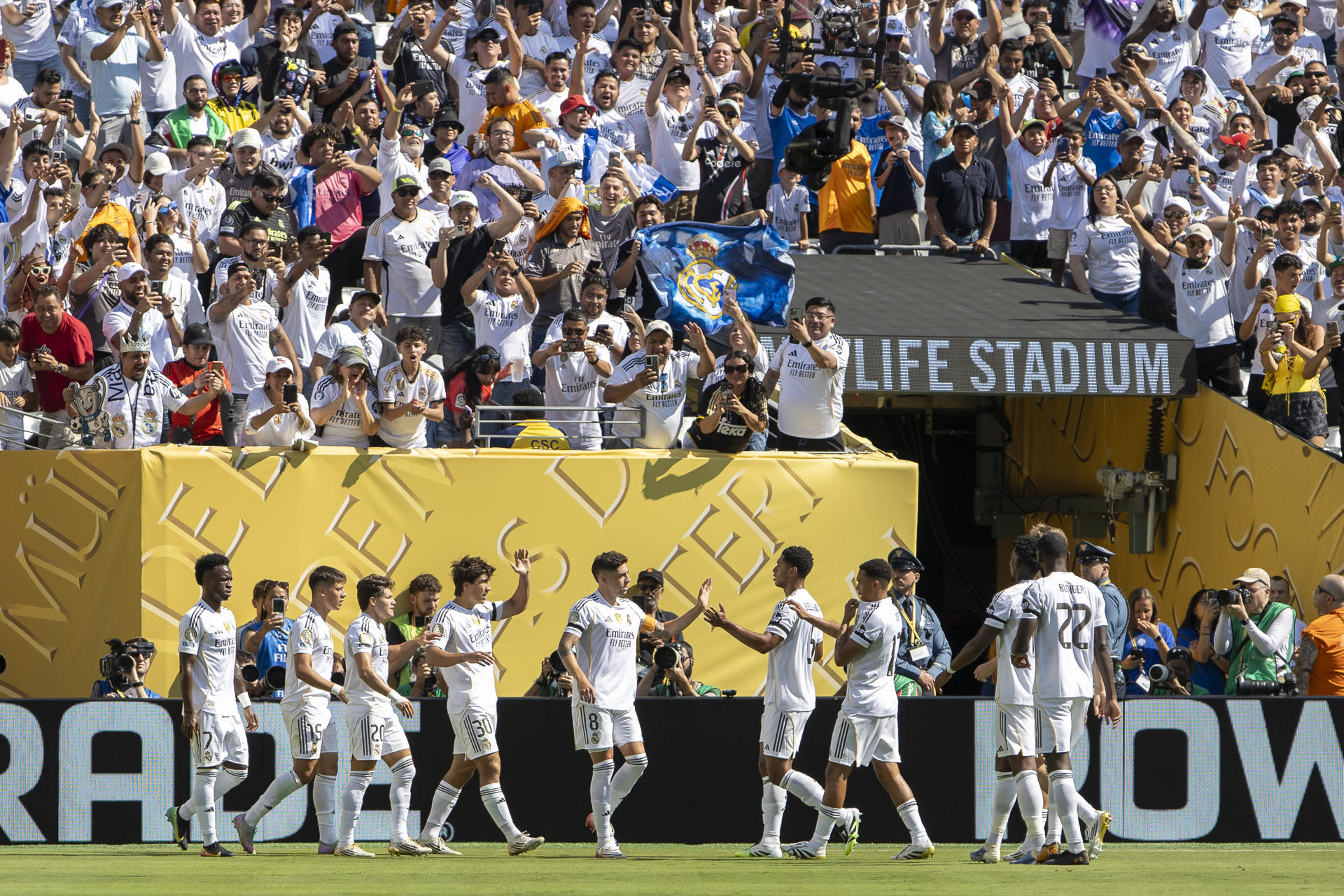 Los jugadores del Real Madrid celebran un gol contra el Dortmund durante el partido de la Copa Mundial de Clubes entre el Real Madrid y el Borussia Dortmund en el MetLife Stadium en Nueva Jersey, EE.UU. EFE/Angel Colmenares