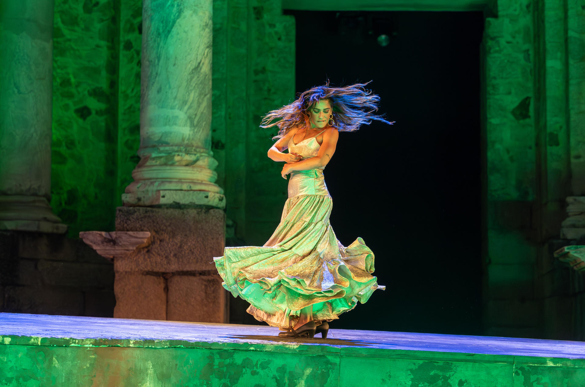 La sevillana María Léon (en la imagen) debuta en el Teatro Romano de Mérida junto a Elisa Matilla, Patxi Freytez, Santi Marín con 'Electra', en versión de Eduardo Galán y bajo la dirección del también debutante Lautaro Perotti, una obra que llega en el ecuador del festival emeritense y en la que no solo se ahonda en temas como el deseo o la necesidad de justicia, sino en las circunstancias de cada personaje. EFE/ Jero Morales