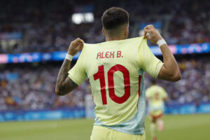Baena celebra un gol en la final de los Juegos Olímpicos de París 2024. EFE/ Kiko Huesca