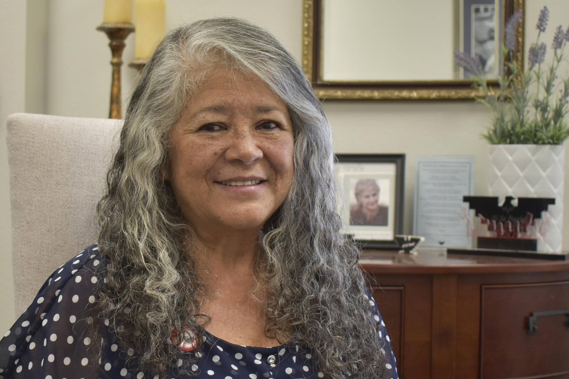 La presidenta de la Unión de Campesinos (UFW), Teresa Romero, posa durante una entrevista con EFE este viernes, en Keene (EE.UU.). EFE/ Mónica Rubalcava