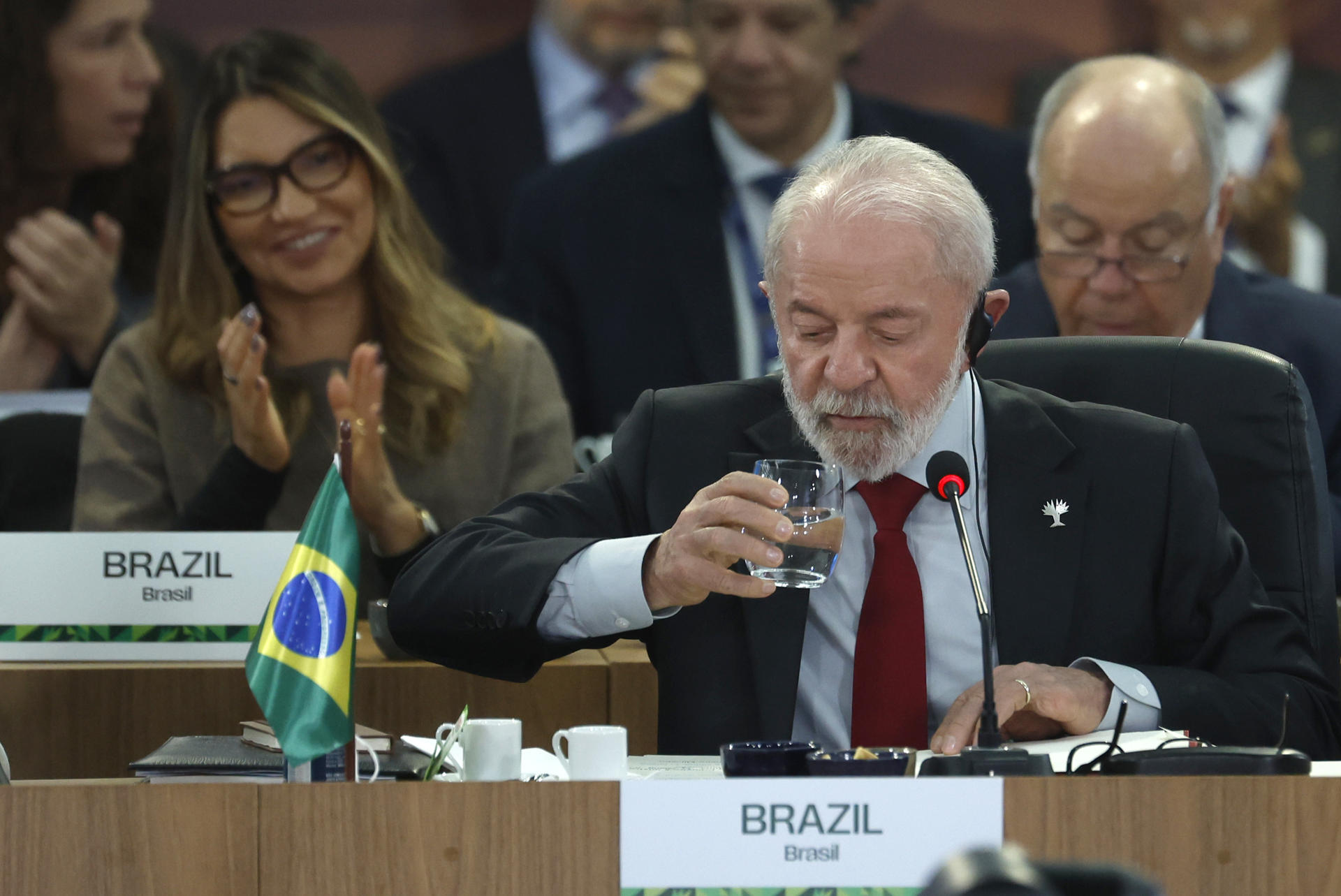 El presidente de Brasil, Luiz Inácio Lula da Silva, participa durante la cumbre de los BRICS este domingo en Río de Janeiro (Brasil). EFE/Antonio Lacerda