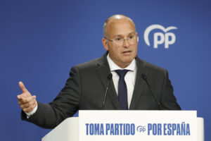 El nuevo secretario general del PP, Miguel Tellado, ofrece una rueda de prensa tras la reunión del Comité de Dirección de su partido este lunes en Madrid. EFE/Javier Lizón