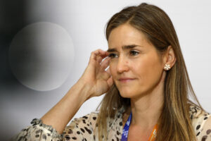 La ministra para la Transición Ecológica, Sara Aagesen, hace unas declaraciones a los medios este miércoles en el marco de la IV Conferencia Internacional de Financiación para el Desarrollo, que se celebra en Sevilla. EFE/ J. Palencia