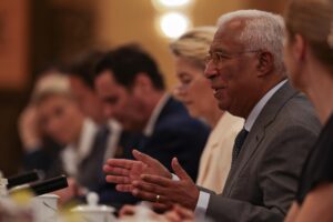 El presidente del Consejo Europeo, António Costa, hace un gesto durante el discurso inaugural de la 25ª Cumbre Unión Europea-China en el Gran Palacio del Pueblo en Pekín, China, el 24 de julio de 2025. EFE/EPA/ANDRES MARTINEZ CASARES / EPA / POOL