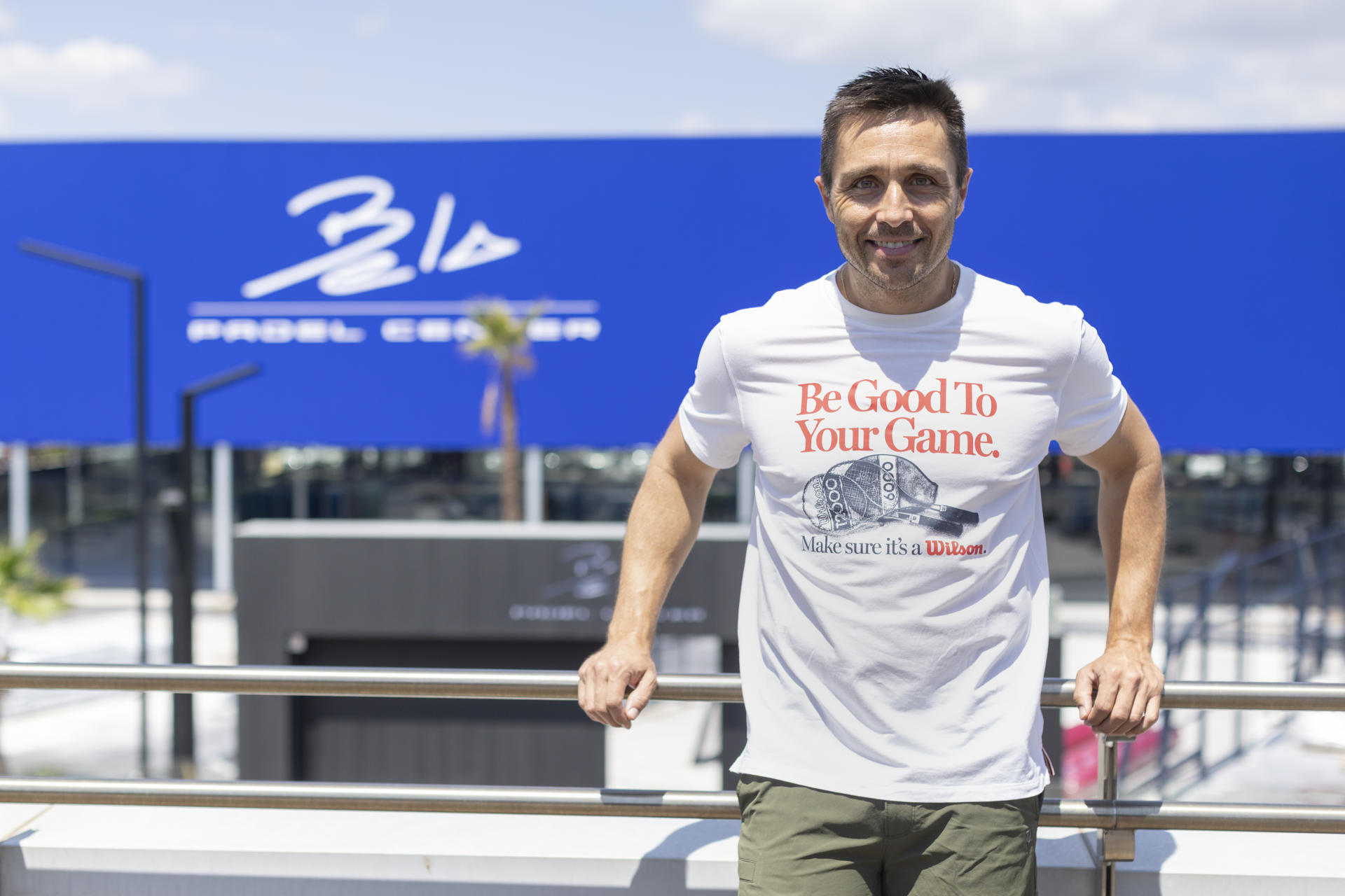 Fernando Belasteguín, que fue número 1 de pádel durante 16 años consecutivos, durante la entrevista concedida a la agencia EFE, con motivo de la publicación de su libro "Bela.La historia continúa". EFE/Marta Pérez