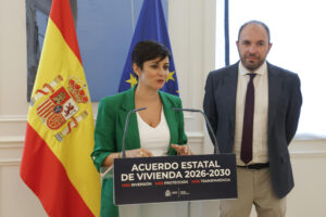 La ministra de Vivienda y Agenda Urbana, Isabel Rodríguez, ofrece una rueda de prensa tras su reunión con promotores y gestores de vivienda sin ánimo de lucro o de lucro limitado en el marco de los trabajos de preparación del Plan Estatal de Vivienda 2026-2030, en la sede del Ministerio en Madrid, este miércoles. EFE/ Zipi