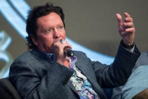 El actor estadounidense Michael Madsen habla durante el World Blockchain Marvels en Hong Kong, China, el 24 de agosto de 2018. EFE/EPA/Jerome Favre