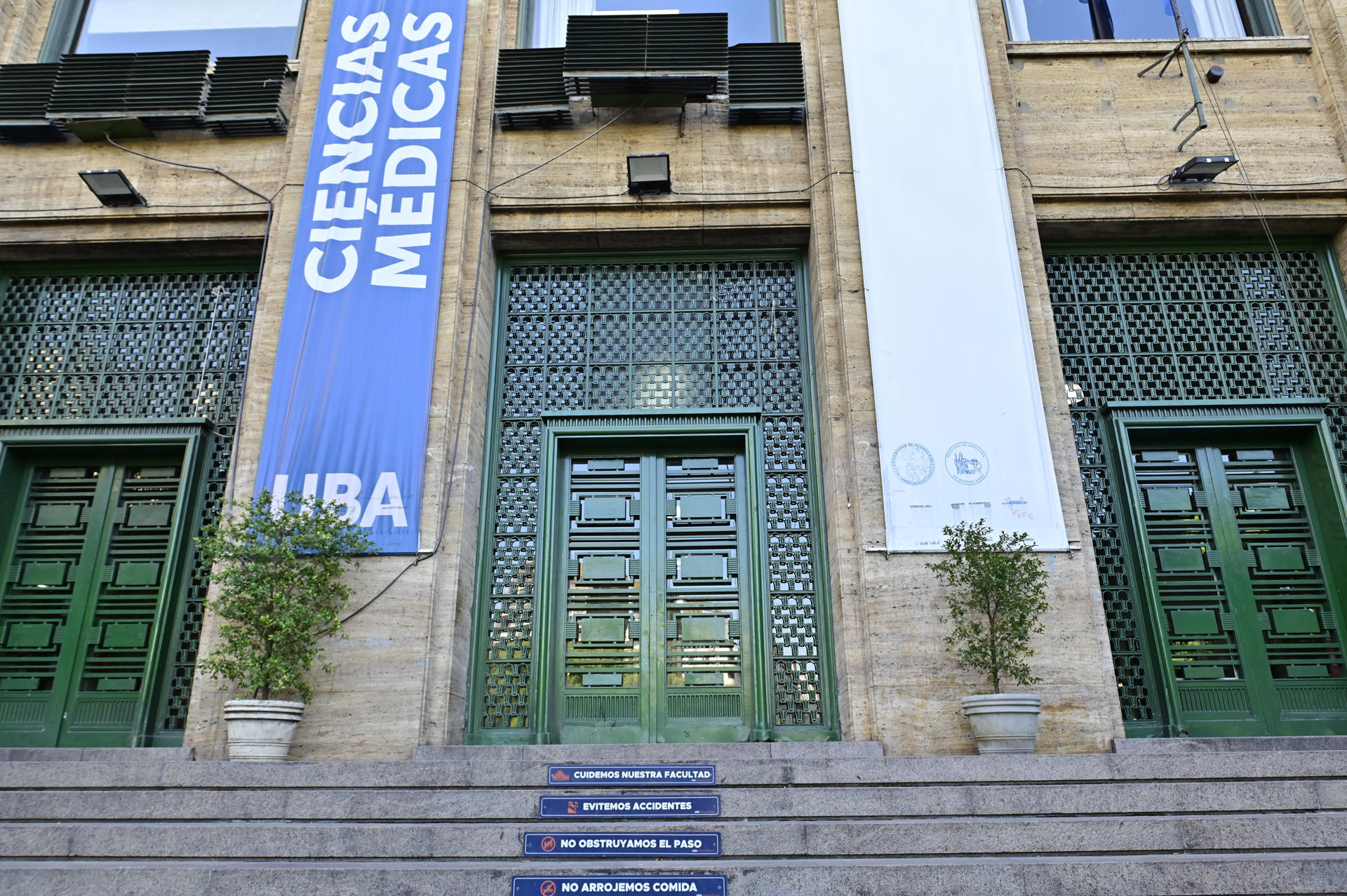 Fotografía de archivo que muestra la fachada de la Facultad de Medicina de la Universidad de Buenos Aires (UBA), en Buenos Aires (Argentina). EFE/ Matías Martin Campaya