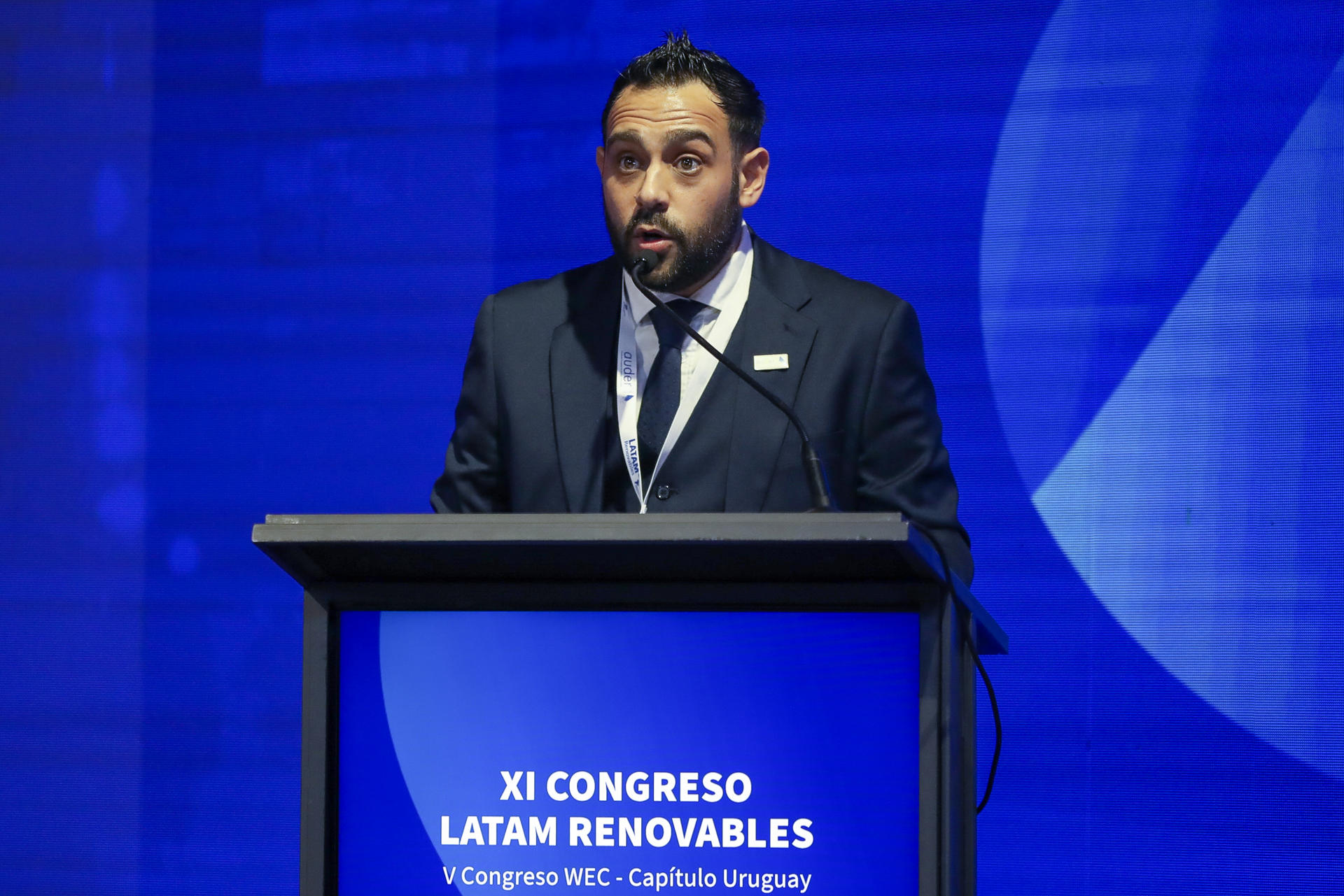 El presidente de la Asociación Uruguaya de Energías Renovables (AUDER), Diego Oroño, habla durante la apertura del XI Congreso LATAM Renovables este martes, en el Laboratorio Tecnológico del Uruguay en Montevideo (Uruguay). EFE/ Alejandro Prieto