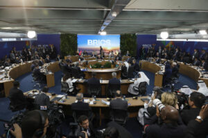 Fotografía de los participantes en el recinto durante la apertura de la cumbre de los BRICS este domingo, en Río de Janeiro (Brasil). EFE/Antonio Lacerda