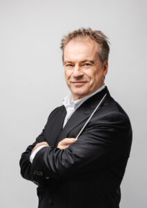 El maestro británico Jonathan Nott, que durante 12 años ha sido director titular de la Orquesta Sinfónica de Tokio, será el nuevo director musical titular del Gran Teatre del Liceu a partir de la temporada 2026-2027 y durante cinco temporadas. EFE/Niels Ackermann/Lundi13/Lliceu ***SÓLO USO EDITORIAL/SOLO USO PERMITIDO PARA ILUSTRAR LA NOTICIA QUE APARECE EN EL PIE DE FOTO*** (CRÉDITO OBLIGATORIO)