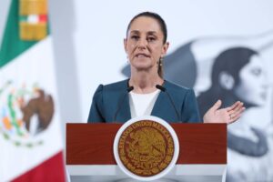 La presidenta de México, Claudia Sheinbaum, habla en una rueda de prensa este miércoles, en el Palacio Nacional de la Ciudad de México (México). EFE/Sáshenka Gutiérrez