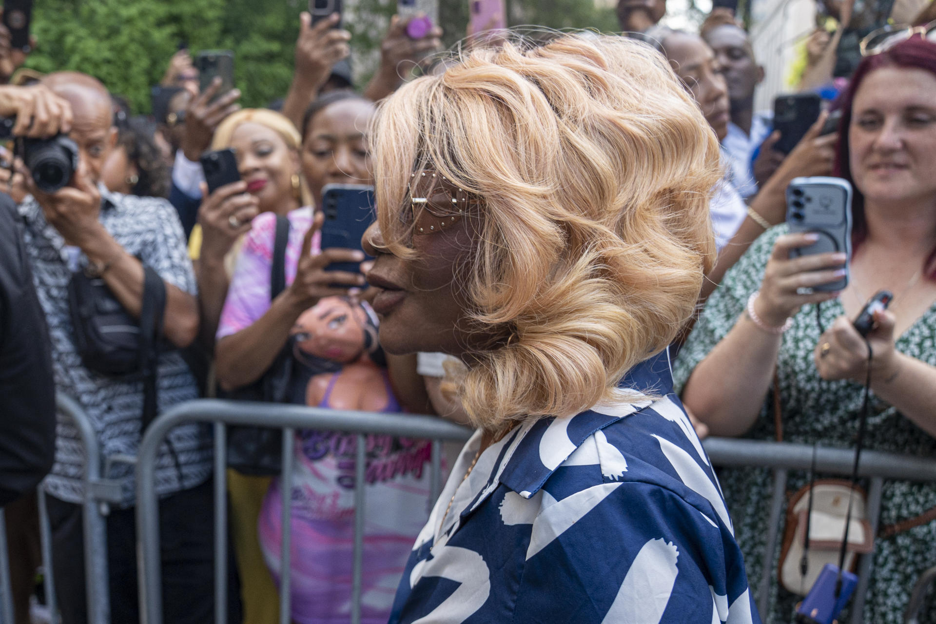 La madre de Sean Combs, Janice Combs, asiste a la Corte del Distrito Sur de Nueva York (Estados Unidos). EFE/ Ángel Colmenares
