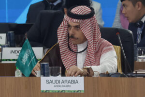 El ministro saudí de Exteriores, Faisal bin Farhan, en una foto de archivo. EFE/ Antonio Lacerda