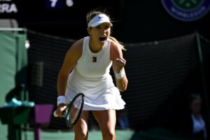 La argentina Solana Sierra, que había entrado al cuadro final como repescada de la fase previa ('lucky loser'), está en tercera ronda tras sorprender a la británica Katie Boulter por 6-7 (7), 6-2 y 6-1. EFE/EPA/DANIEL HAMBURY