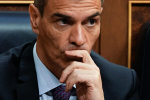 El presidente del Gobierno, Pedro Sánchez, durante el pleno extraordinario este miércoles, en el Congreso de los Diputados en Madrid. EFE/ Borja Sanchez-trillo