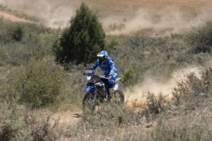 El piloto español Lorenzo Santolino durante la etapa prólogo de la Baja Aragón 2025, el viernes en Teruel. EFE/ Antonio García