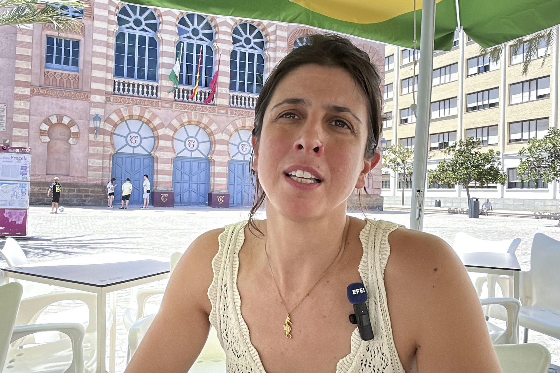 La directora del Festival de Jazz de Cádiz, Marina Fernández, durante la entrevista en la que ha hecho balance de la edición que acaba de terminar, en la que ha contado con más de 5.000 personas en sus conciertos, con figuras de primer nivel, como Erik Truffaz & Antonio Lizana, Rita Payés, Harold López-Nussa, Ogun Afrobeat o Daahoud Salim Quintet. EFE/Fermín Cabanillas