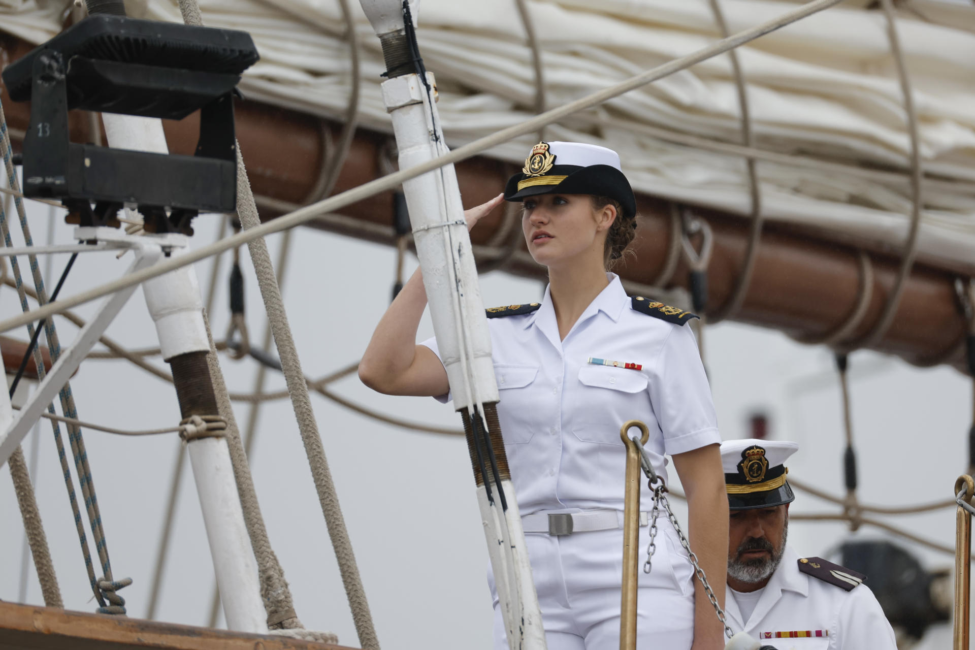 La princesa Leonor a bordo del Juan Sebastián de Elcano a su llegado a Marín (Pontevedra).EFE/ Lavandeira Jr