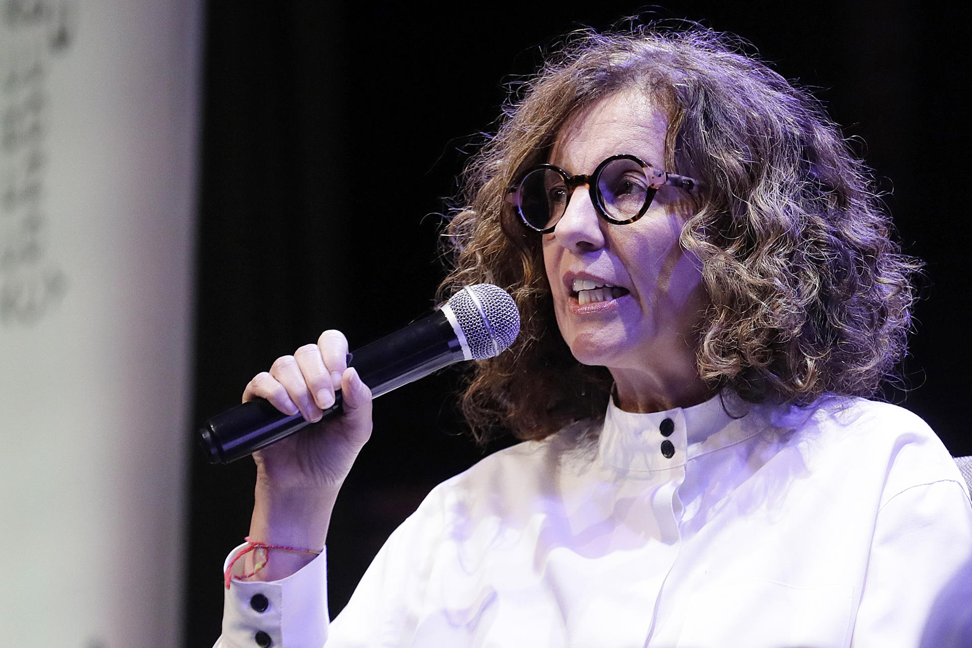 La directora y fundadora de La Silla Vacía, Juanita León, habla durante el Festival Gabo de Periodismo este sábado, en Bogotá (Colombia). EFE/ Carlos Ortega