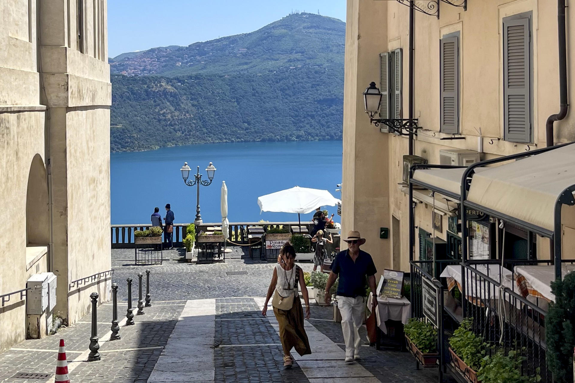 Castel Gandolfo, en las afueras de Roma, a orillas de un lago volcánico.-EFE/ Gonzalo Sánchez
