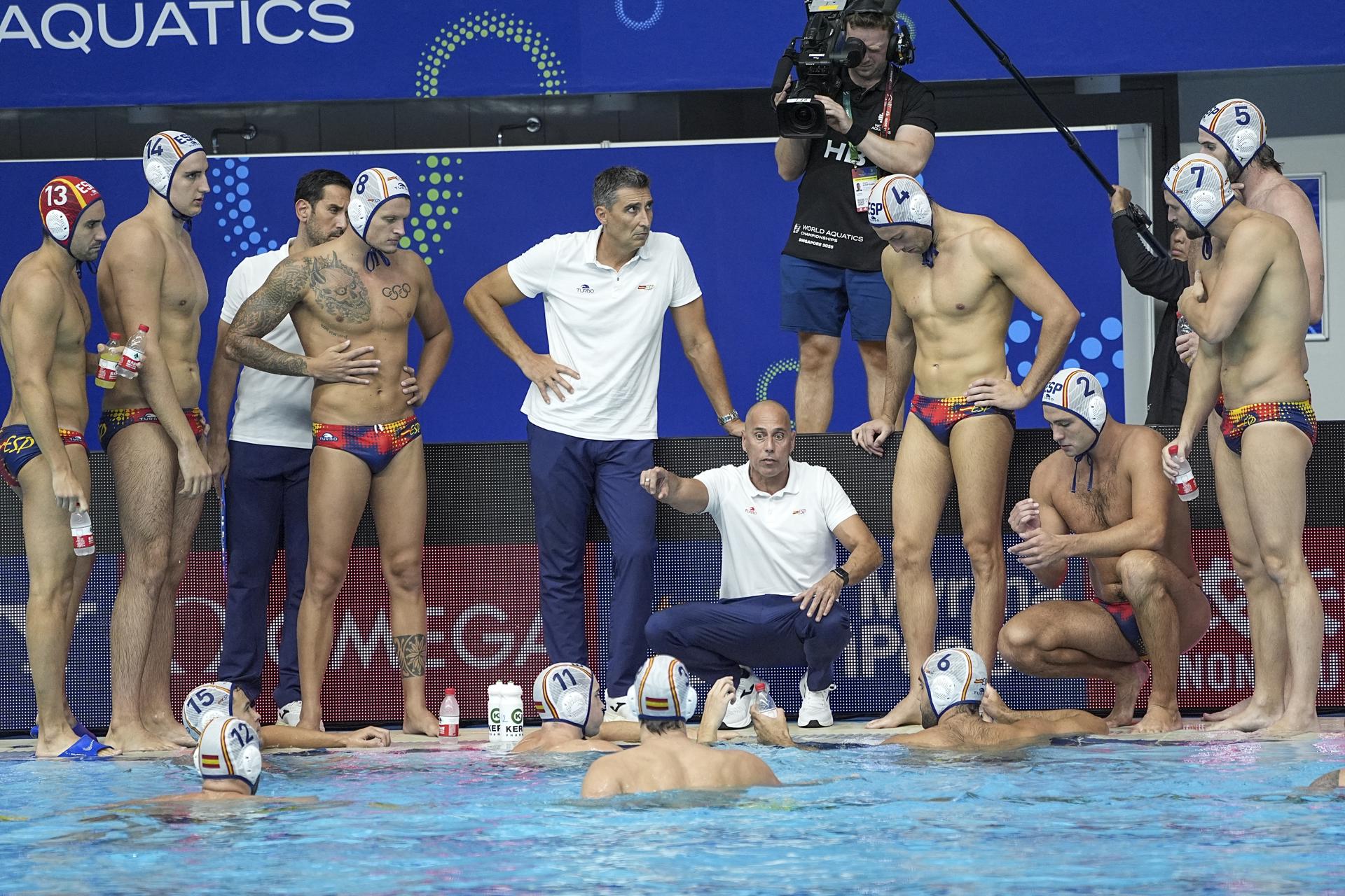 La selección de waterpolo de España, durante el partido de este sábado frente a Japón, correspondiente a la primera jornada del torneo de waterpolo de los Mundiales de Natación de Singapur. EFE/SIMON LIM