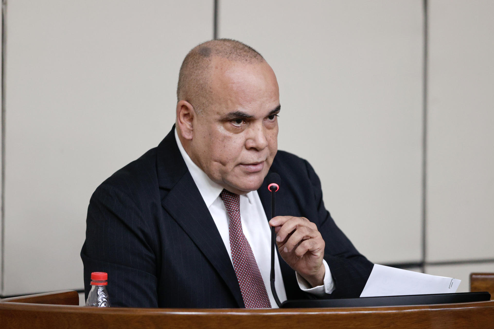 El presidente de la Cámara de Senadores de Paraguay, Basilio Núñez, habla durante la presentación de su informe de gestión este martes, en Asunción (Paraguay). EFE/Juan Pablo Pino
