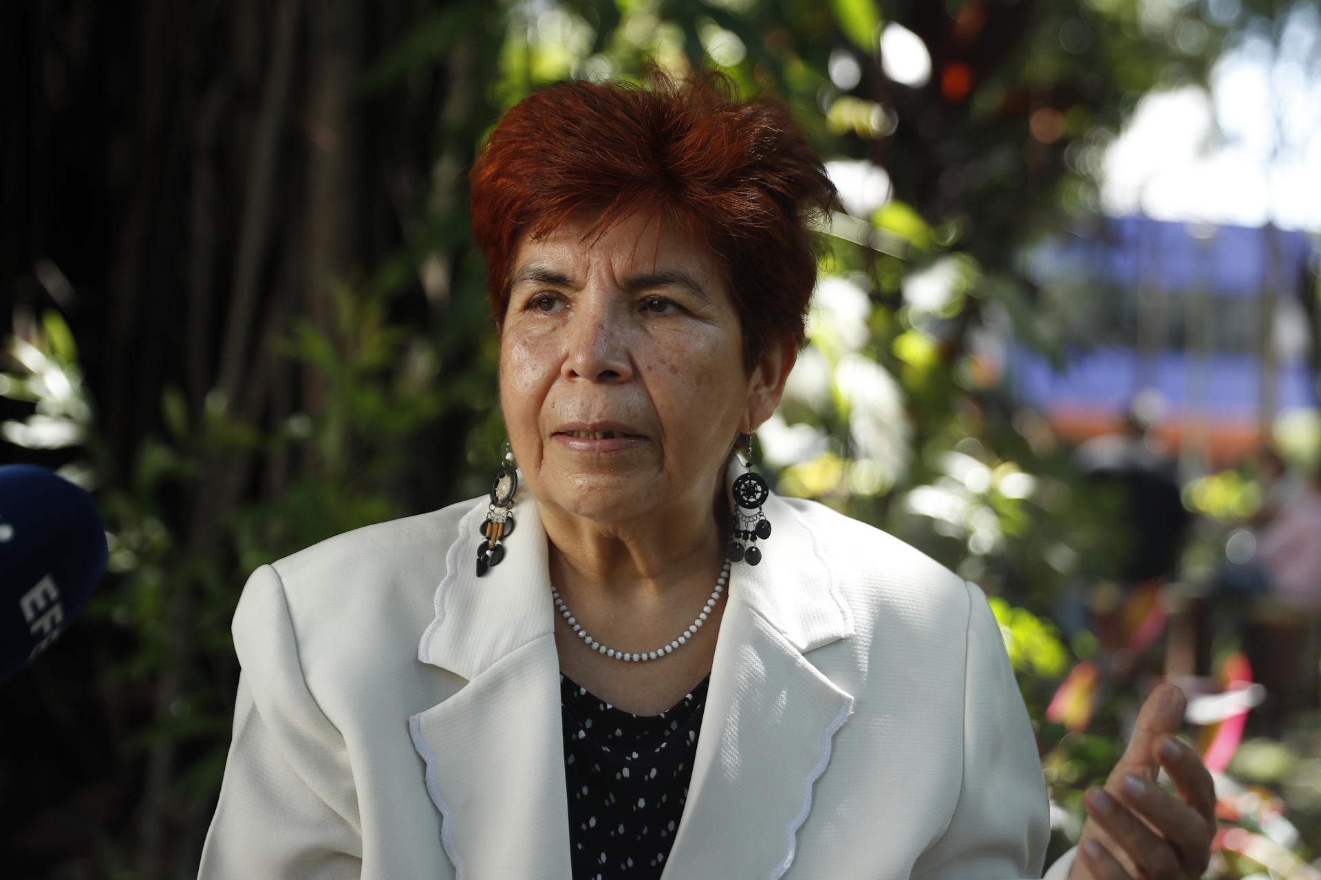 Mirna Perla, sobreviviente de una masacre estudiantil perpetrada por militares en 1975, habla durante entrevista con EFE el 14 de julio de 2025, en San Salvador (El Salvador). EFE/ Rodrigo Sura