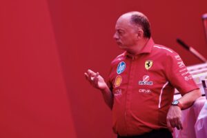 El director de la Scuderia Ferrari Frederic Vasseur. EFE/EPA/ANNA SZILAGYI