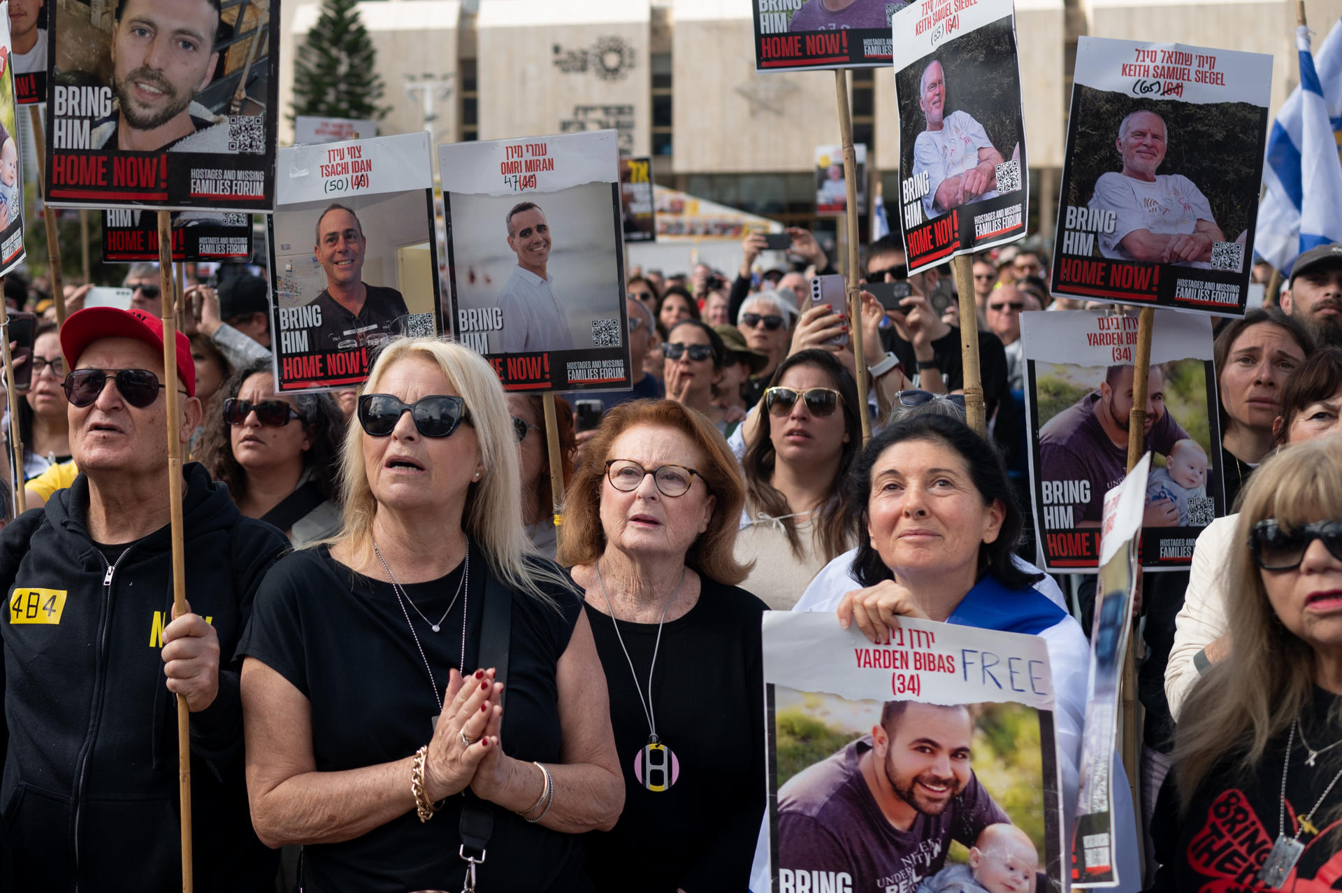 Imagen de archivo de una concentración en la Plaza de los Rehenes de Tel Aviv. EFE/Magda Gibelli
