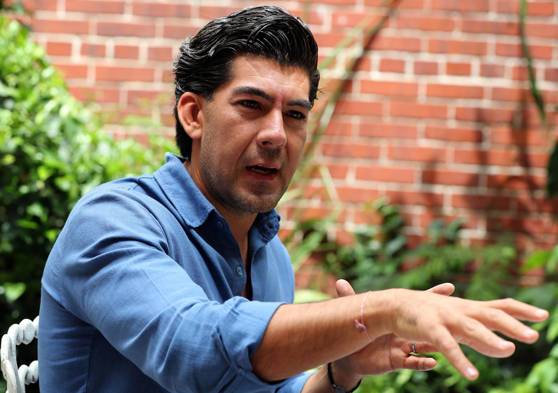 El periodista y escritor mexicano Manuel López San Martín habla durante una entrevista con EFE este miércoles, en Ciudad de México (México). EFE/ Mario Guzmán