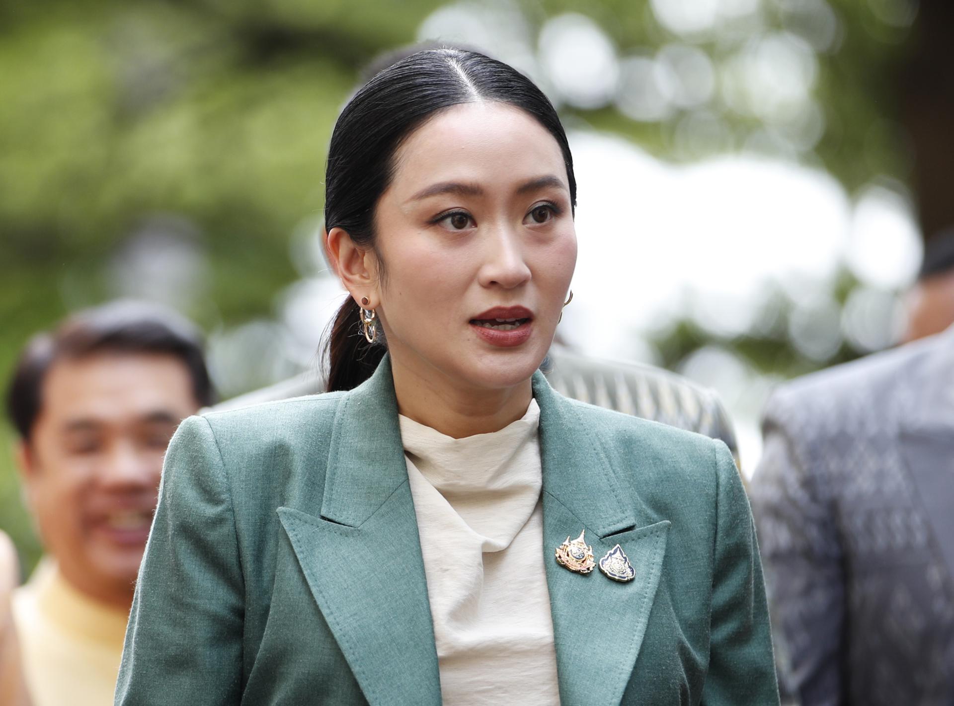 La primera ministra de Tailandia, Paetongtarn Shinawatra, a su llegada este martes a la Casa de Gobierno.
EFE/EPA/RUNGROJ YONGRIT