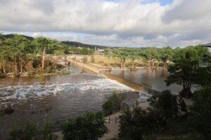 Fotografía de este martes de las inundaciones debido a la crecida del río Guadalupe en Kerrville, Texas. El número de fallecidos a causa de las inundaciones en el centro-sur de Texas alcanza ya 109, informaron este martes las autoridades locales. EFE/Octavio Guzmán
