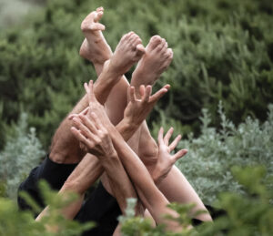 La coreógrafa y bailarina Lorena Nogal, Premio Nacional de Danza de 2024 y estrella de la prestigiosa compañía La Veronal, protagoniza un dúo con Álvaro Esteban, una creación específica para el Festival de Perelada inspirada en el proceso de transformación de la uva en vino. EFE/ David Borrat