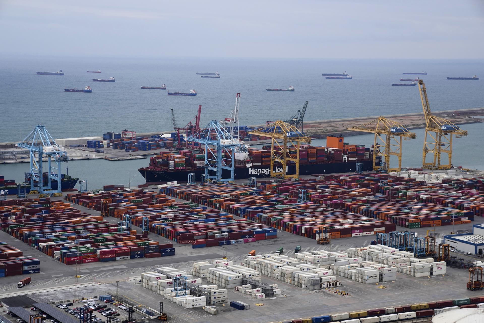 Vista de la terminal de contenedores del Puerto de Barcelona. EFE/Alejandro García.