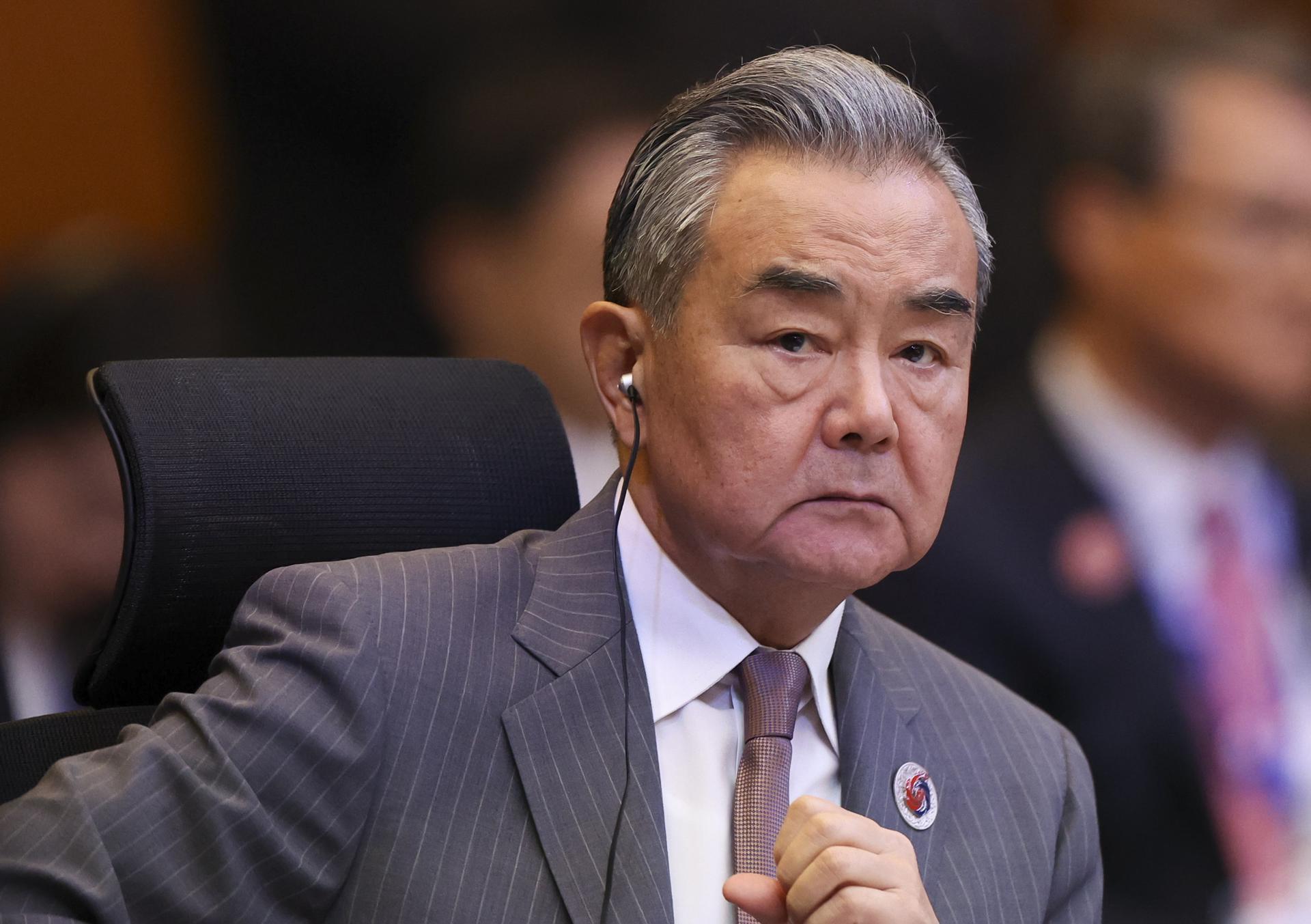 El ministro de Exteriores chino, Wang Yi, en Malasia durante la reunión de cancilleres de la Asociación de Naciones del Sudeste Asiático (ASEAN).
EFE/EPA/HASNOOR HUSSAIN / POOL