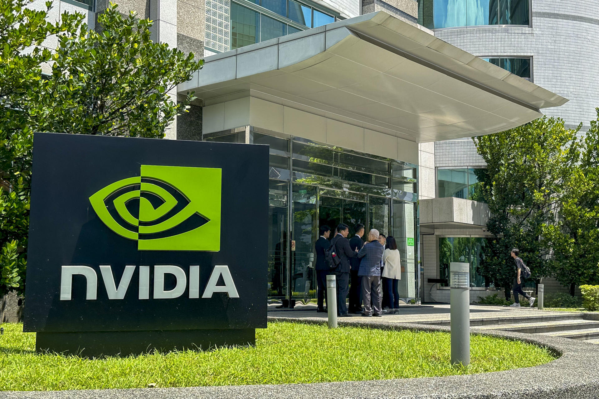 Foto de archivo de junio de 2024 del edificio de la compañía estadounidense Nvidia, una de las líderes en el desarrollo de chips para inteligencia artificial, en Taipéi (Taiwán). EFE/ Javier Castro Bugarín